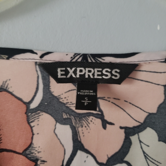Express Floral Top - Picture 3 of 6